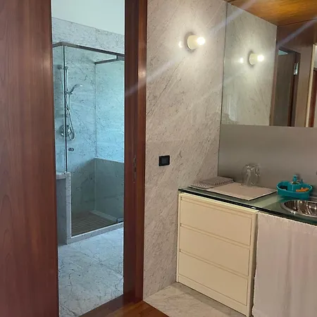 Demenna アパート ラ・ロッカ