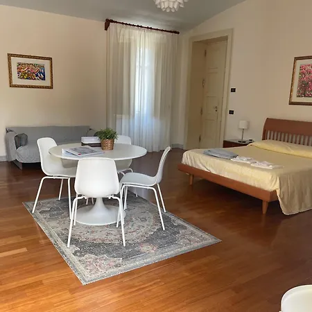 Demenna アパート ラ・ロッカ